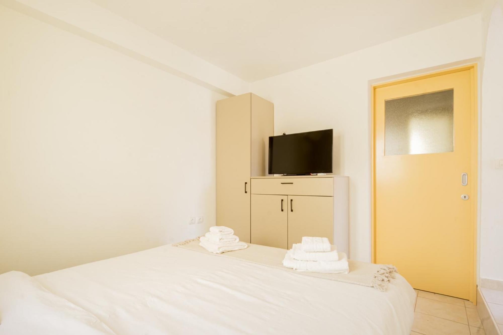 Zlatna Vala Relaxation In A Very Quiet Location Metajna Room photo